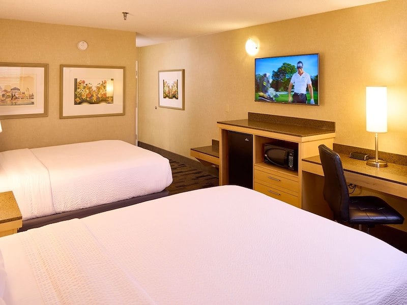 2 Queens Premium Non-Smoking Suites at LivINN Hotel, Sharonville