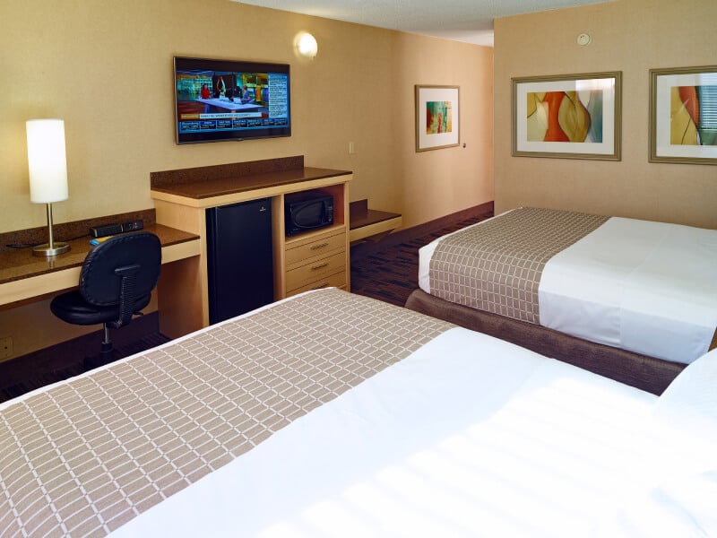 2 Queens Premium Non-Smoking Suites at LivINN Hotel, Sharonville