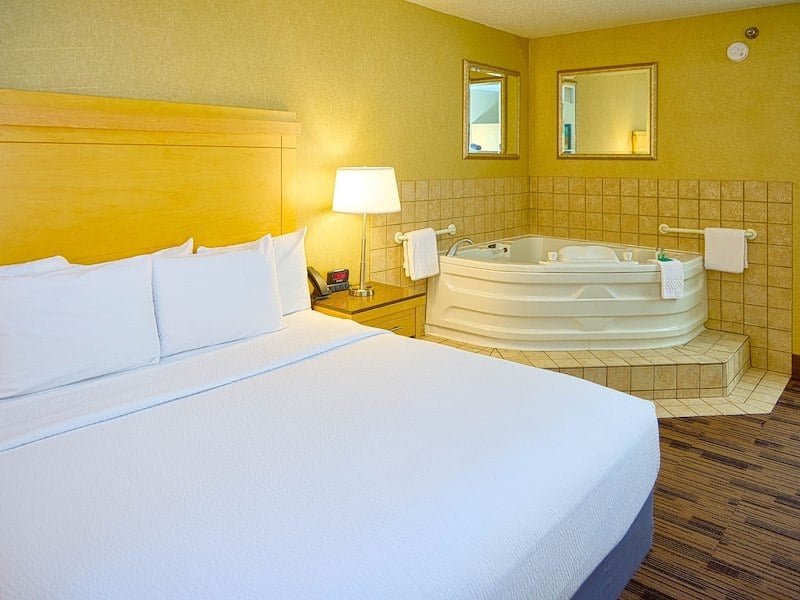 King Whirlpool Suite Non-Smoking at LivINN Hotel, Sharonville
