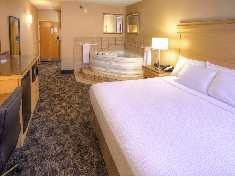 King Whirlpool Suite Non-Smoking at LivINN Hotel, Sharonville